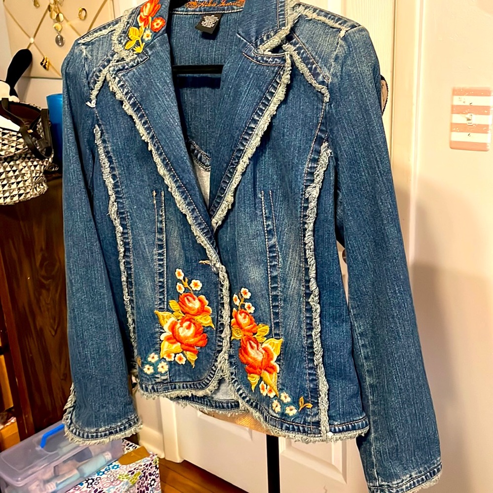 Krikit Jeanne denim embroidered jean jacket. Size Medium. Vintage